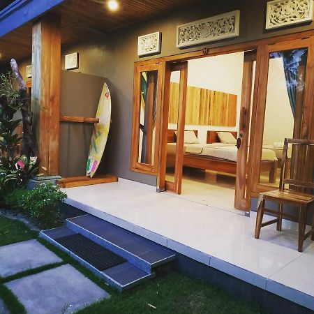 Harris Surf Villa Pulukan Exterior photo