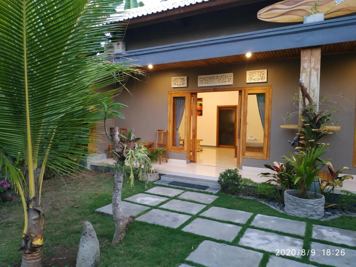 Harris Surf Villa Pulukan Exterior photo