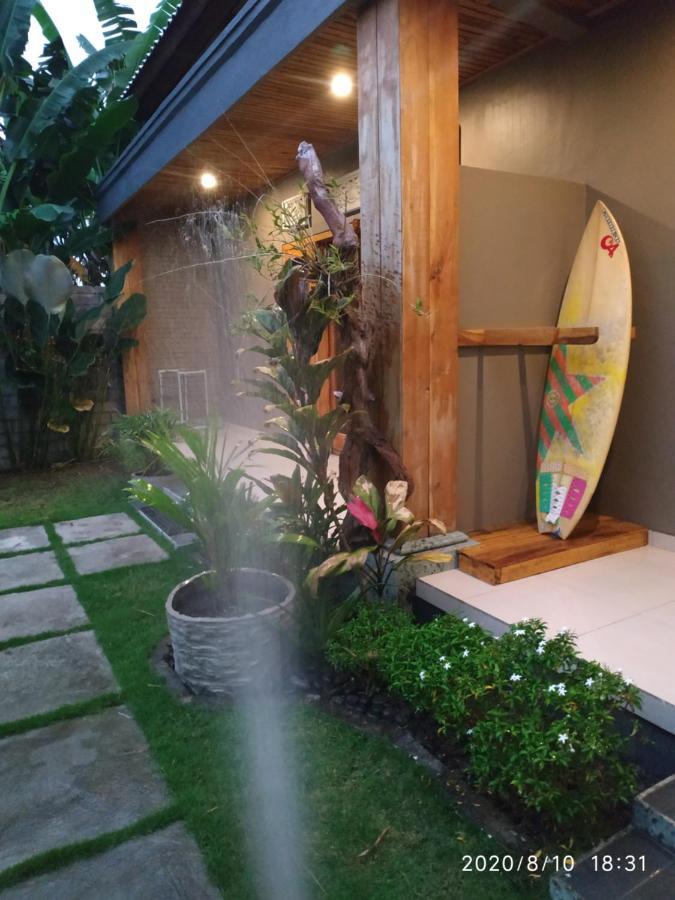 Harris Surf Villa Pulukan Exterior photo