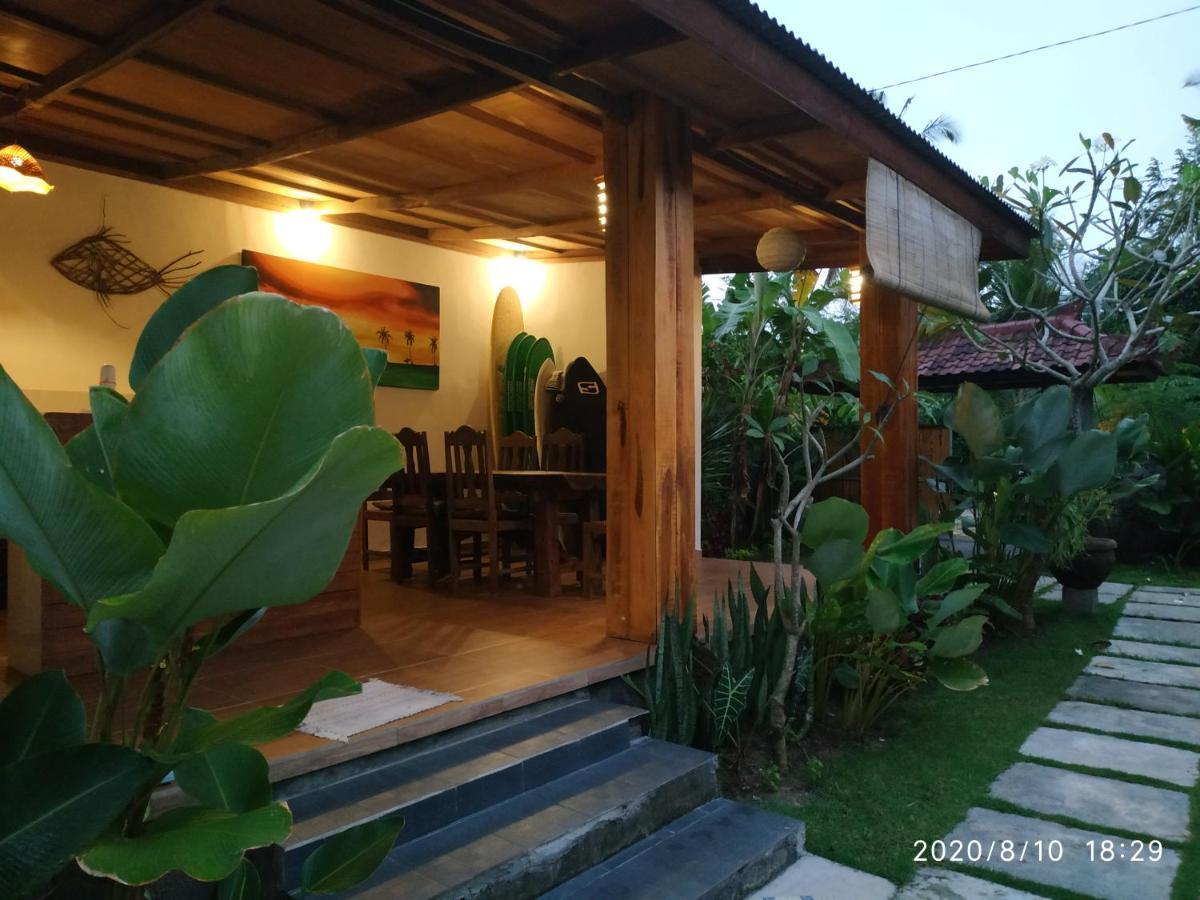 Harris Surf Villa Pulukan Exterior photo