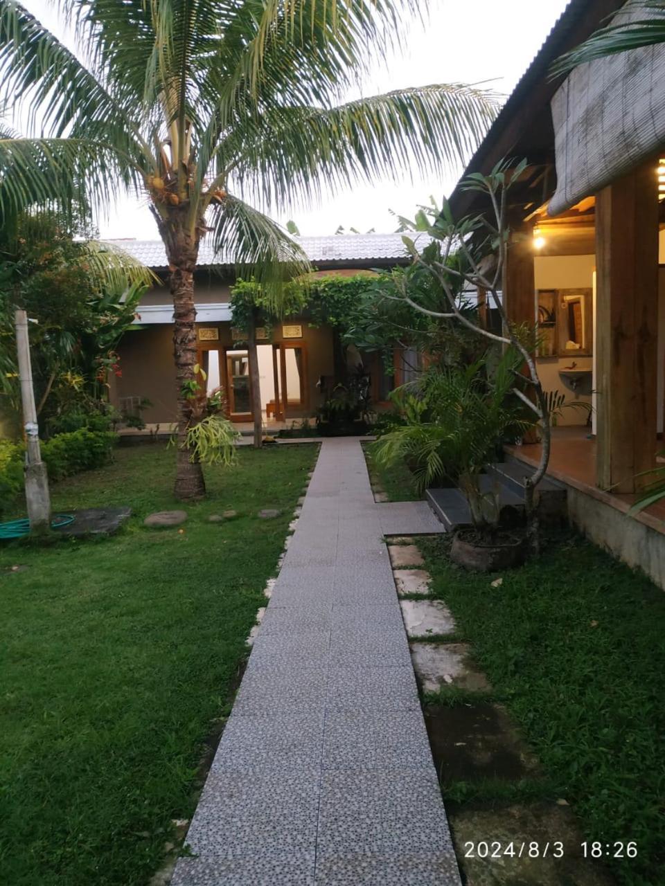 Harris Surf Villa Pulukan Exterior photo
