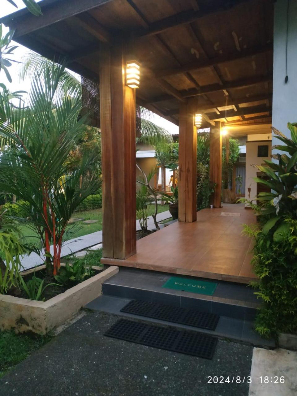 Harris Surf Villa Pulukan Exterior photo