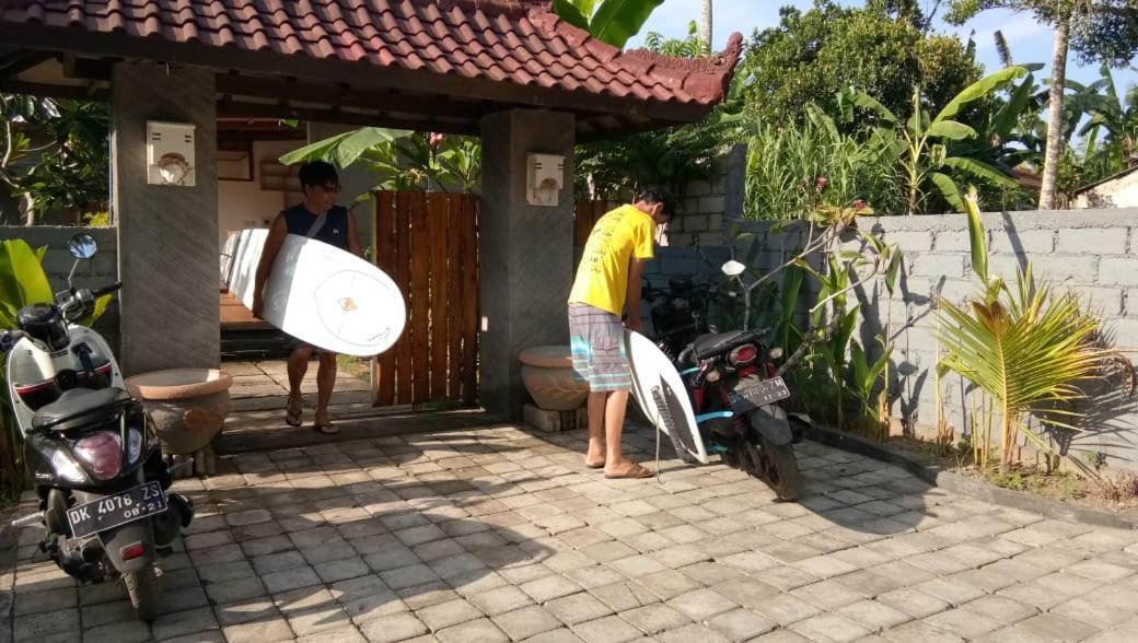 Harris Surf Villa Pulukan Exterior photo