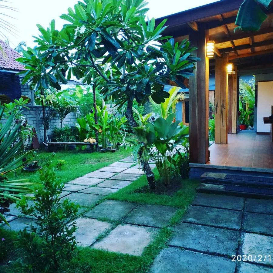 Harris Surf Villa Pulukan Exterior photo